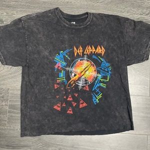 New Def Leppard t shirt (tag placement small hole)